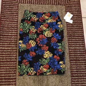 🆕 🆕LuLaRoe w/ tags colorful Cassie pencil skirt